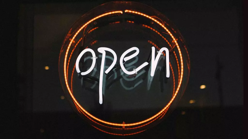 The Evolving Definition of Open Source in the Age of AI: Challenges and Perspectives