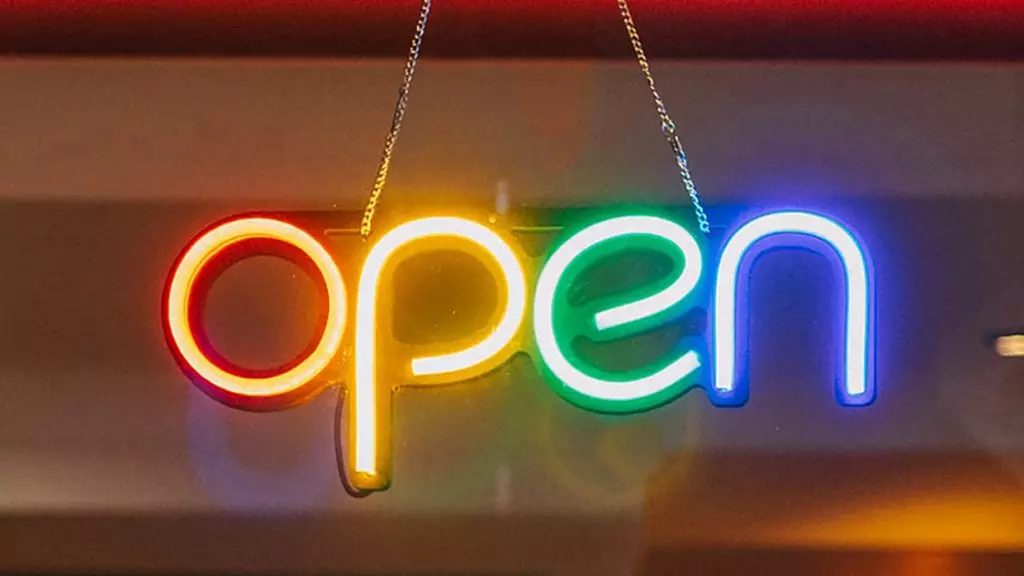 Open Source Licenses: Understanding Power Dynamics and Business Models in a Cloud-First World